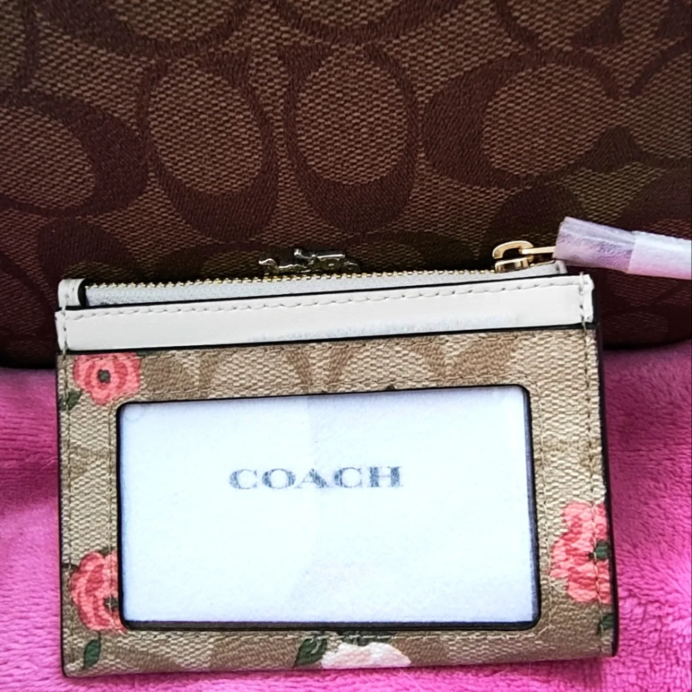 Coach Flower 🌺 keychain - Picture 3 of 7